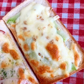ブロッコリーの芯とチーズのトースト★